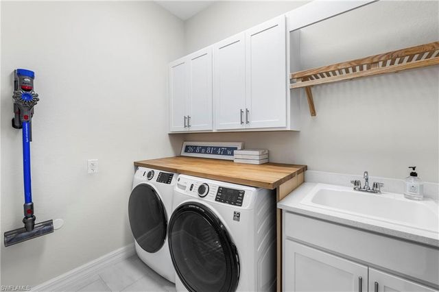 178 Indies DR E 201, Naples, FL 34114