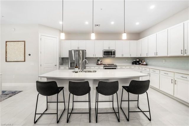 178 Indies DR E 201, Naples, FL 34114