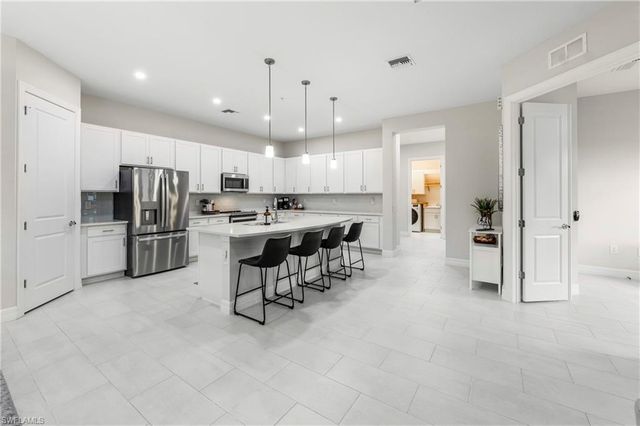 178 Indies DR E 201, Naples, FL 34114