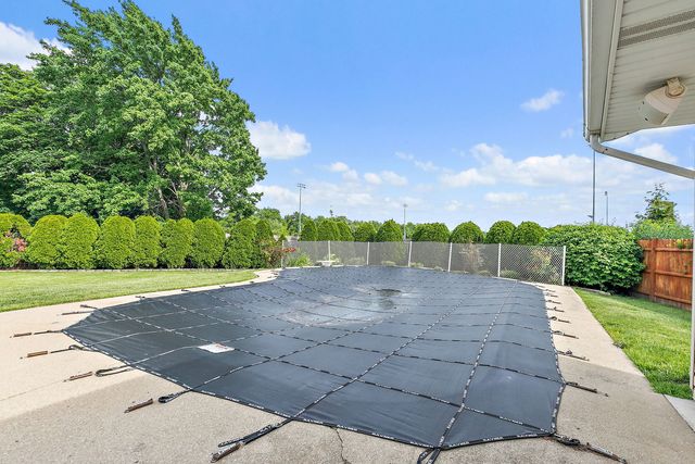 2019 E Avon Lane, Arlington Heights, IL 60004