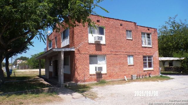 704 N Washington, Beeville, TX 78102