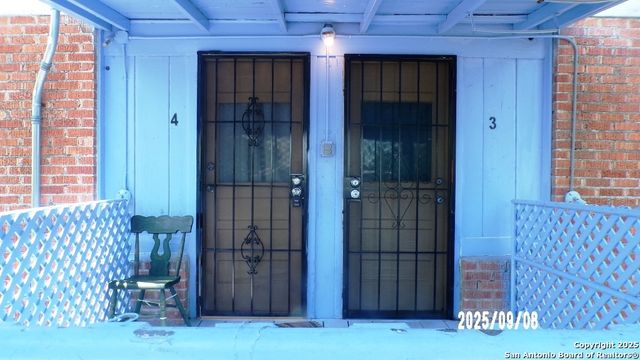 704 N Washington, Beeville, TX 78102