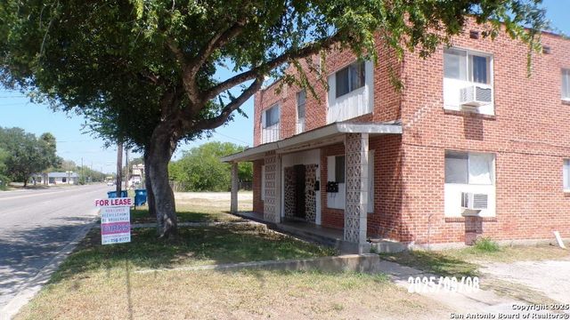 704 N Washington, Beeville, TX 78102