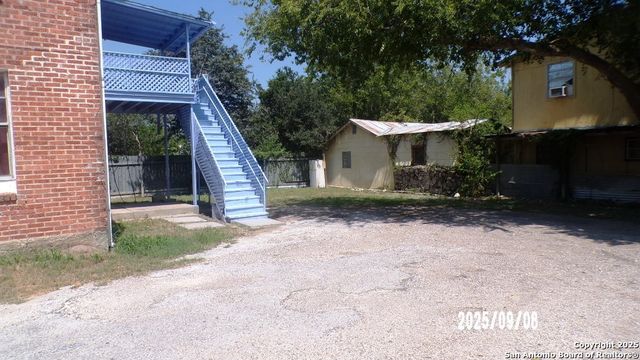 704 N Washington, Beeville, TX 78102