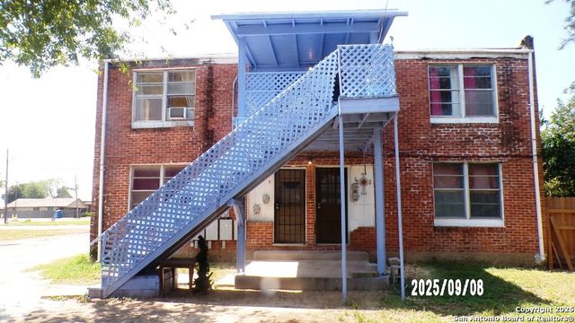 704 N Washington, Beeville, TX 78102