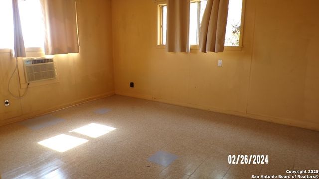 704 N Washington, Beeville, TX 78102