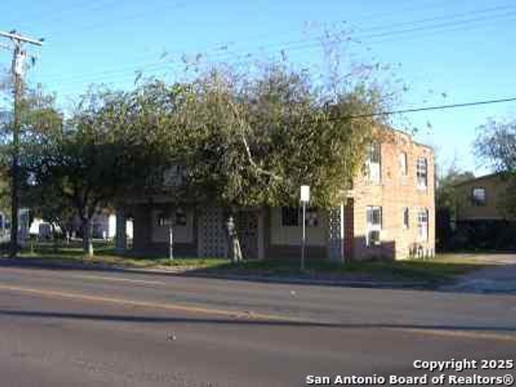 704 N Washington, Beeville, TX 78102