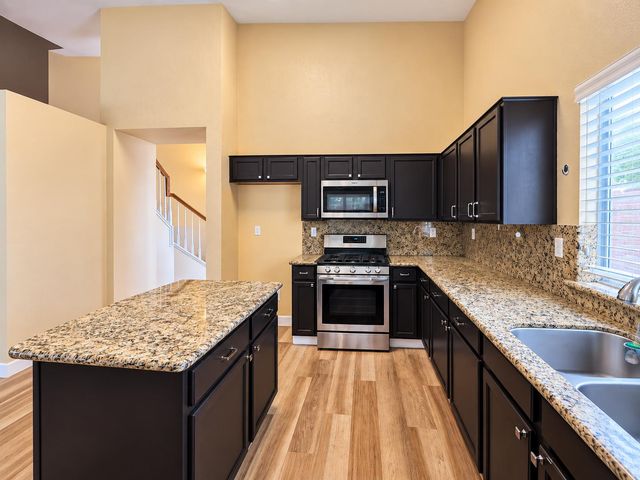 9050 Descendant Dr, Elk Grove, CA 95758