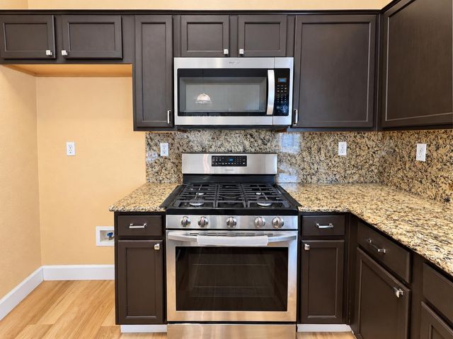 9050 Descendant Dr, Elk Grove, CA 95758