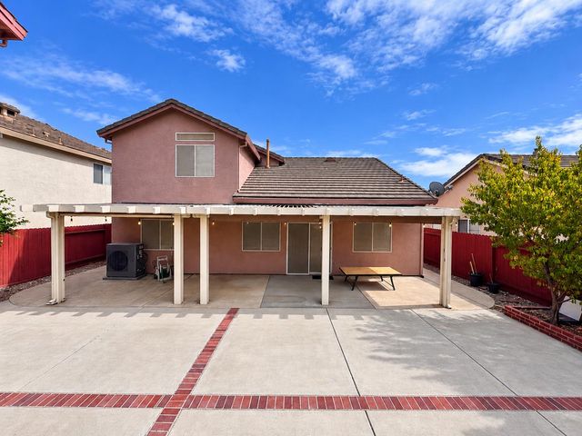 9050 Descendant Dr, Elk Grove, CA 95758