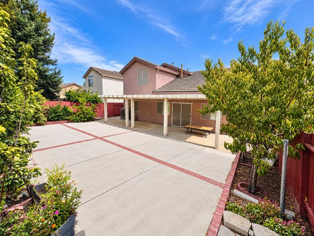 9050 Descendant Dr, Elk Grove, CA 95758