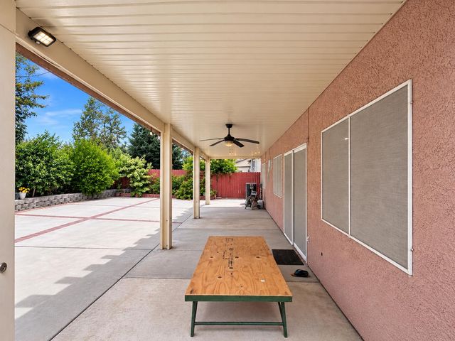 9050 Descendant Dr, Elk Grove, CA 95758