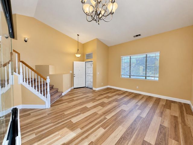 9050 Descendant Dr, Elk Grove, CA 95758