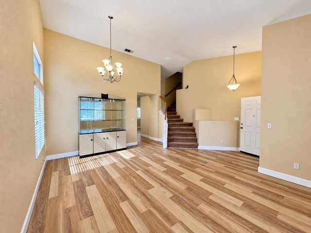 9050 Descendant Dr, Elk Grove, CA 95758