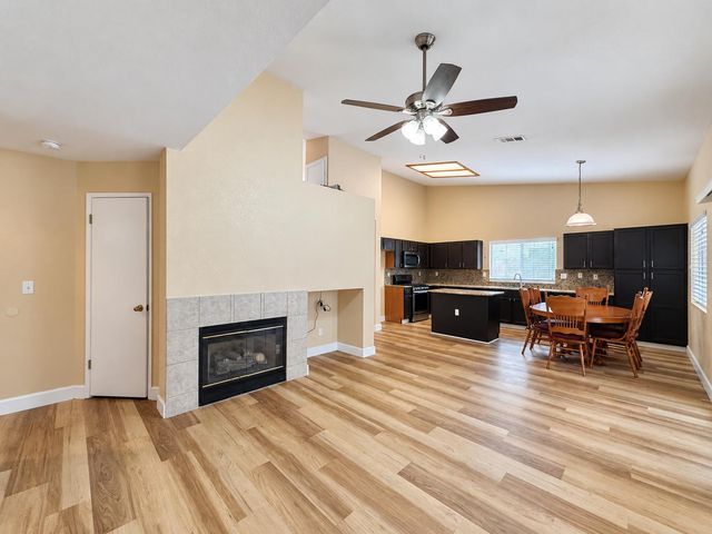 9050 Descendant Dr, Elk Grove, CA 95758