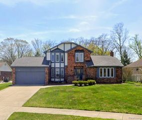 112 Streamview Drive, Troy, MI 48085