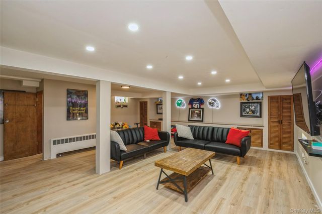 17 Goldsmith Avenue, Greenlawn, NY 11740