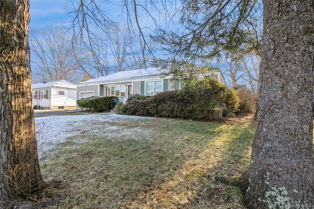 17 Goldsmith Avenue, Greenlawn, NY 11740