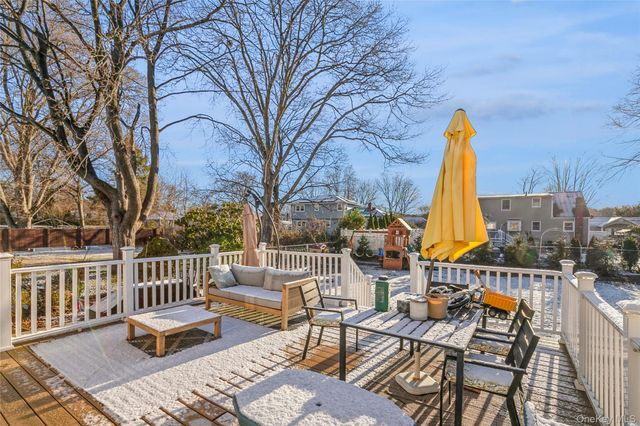 17 Goldsmith Avenue, Greenlawn, NY 11740