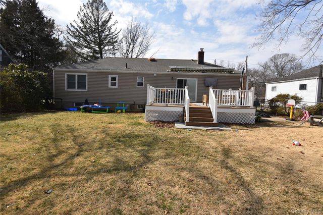 17 Goldsmith Avenue, Greenlawn, NY 11740