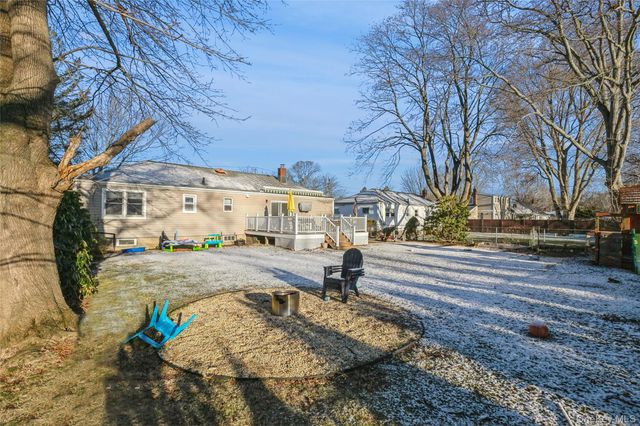 17 Goldsmith Avenue, Greenlawn, NY 11740