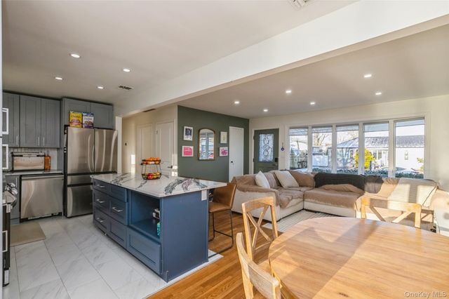 17 Goldsmith Avenue, Greenlawn, NY 11740