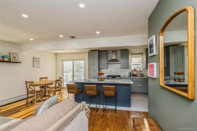 17 Goldsmith Avenue, Greenlawn, NY 11740