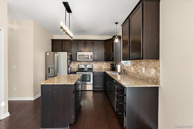 50647 Bredenbury Drive, Macomb, MI 48044