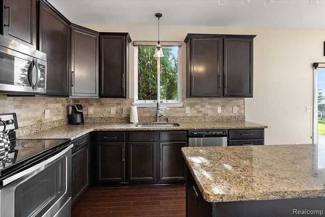 50647 Bredenbury Drive, Macomb, MI 48044