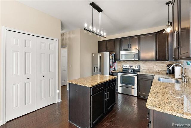 50647 Bredenbury Drive, Macomb, MI 48044