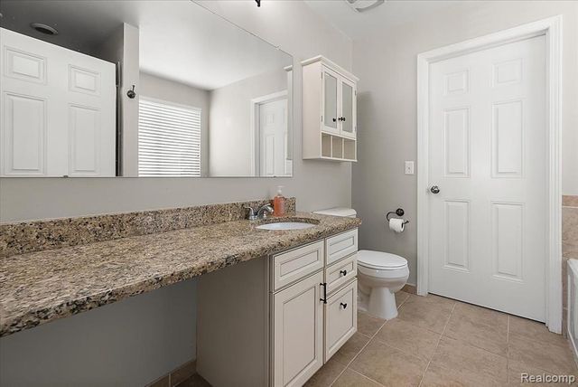 50647 Bredenbury Drive, Macomb, MI 48044