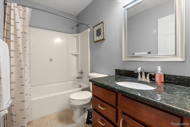 50647 Bredenbury Drive, Macomb, MI 48044