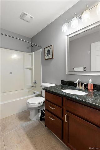 50647 Bredenbury Drive, Macomb, MI 48044