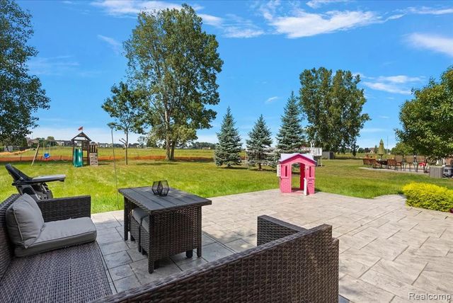 50647 Bredenbury Drive, Macomb, MI 48044