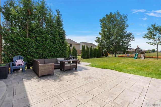 50647 Bredenbury Drive, Macomb, MI 48044