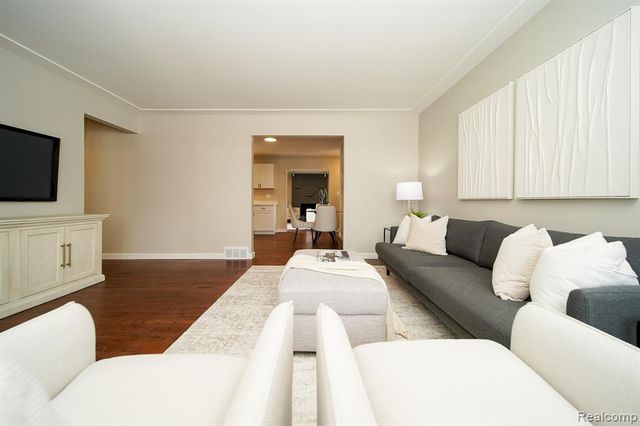 26608 Marilyn Avenue, Warren, MI 48089