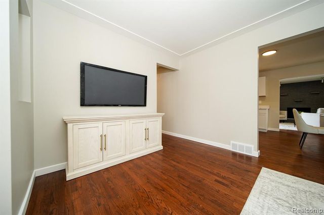 26608 Marilyn Avenue, Warren, MI 48089