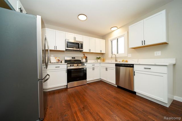 26608 Marilyn Avenue, Warren, MI 48089