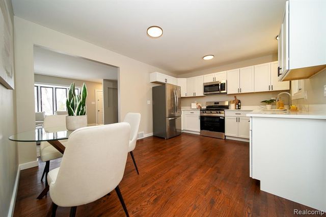 26608 Marilyn Avenue, Warren, MI 48089