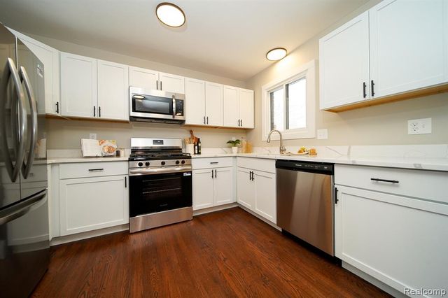 26608 Marilyn Avenue, Warren, MI 48089