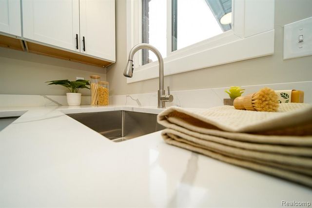 26608 Marilyn Avenue, Warren, MI 48089