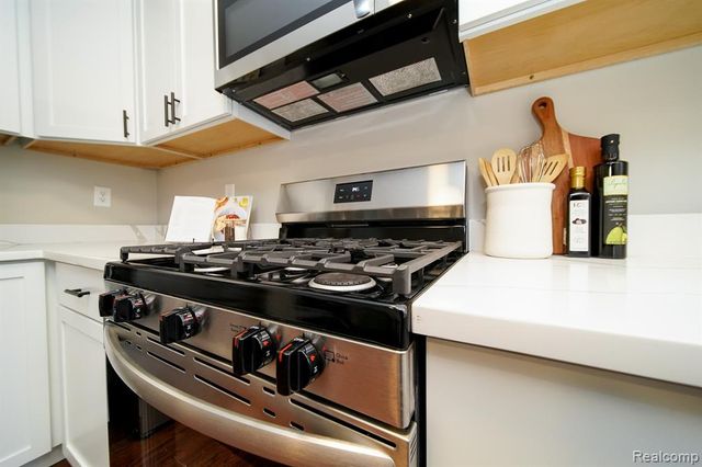 26608 Marilyn Avenue, Warren, MI 48089