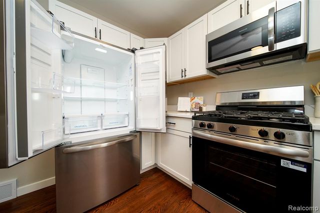 26608 Marilyn Avenue, Warren, MI 48089