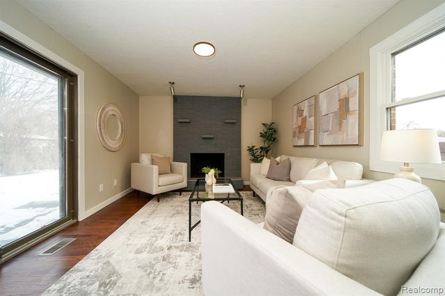 26608 Marilyn Avenue, Warren, MI 48089