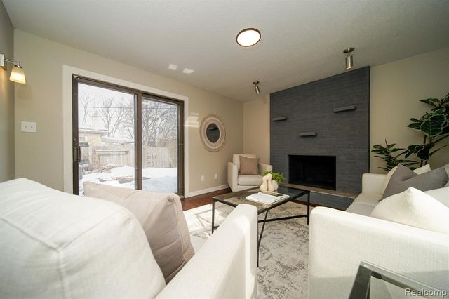 26608 Marilyn Avenue, Warren, MI 48089