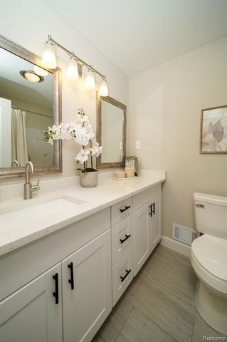 26608 Marilyn Avenue, Warren, MI 48089