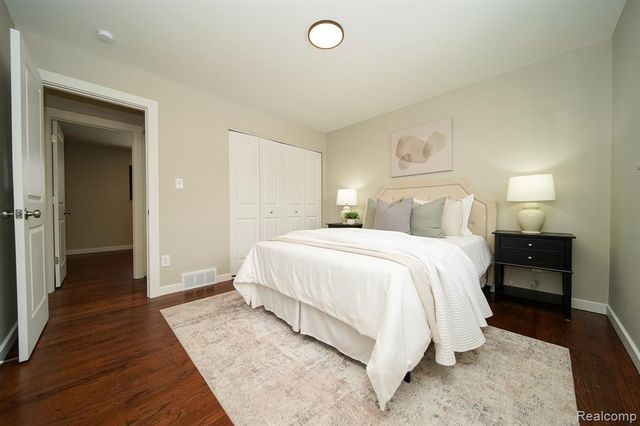 26608 Marilyn Avenue, Warren, MI 48089