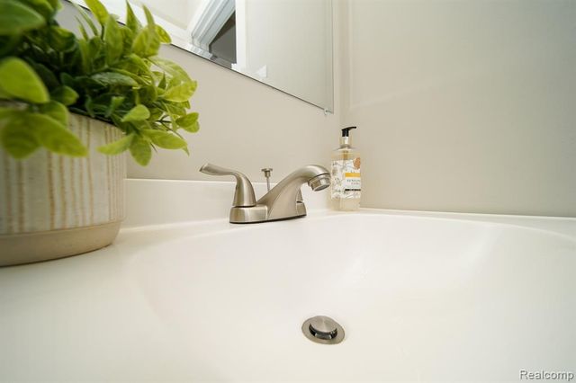 26608 Marilyn Avenue, Warren, MI 48089