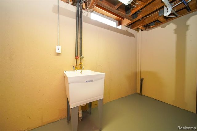 26608 Marilyn Avenue, Warren, MI 48089