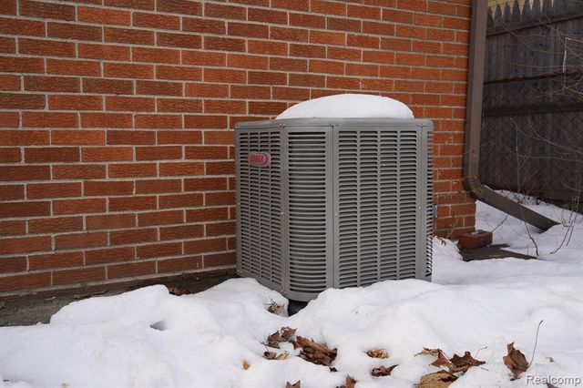 26608 Marilyn Avenue, Warren, MI 48089